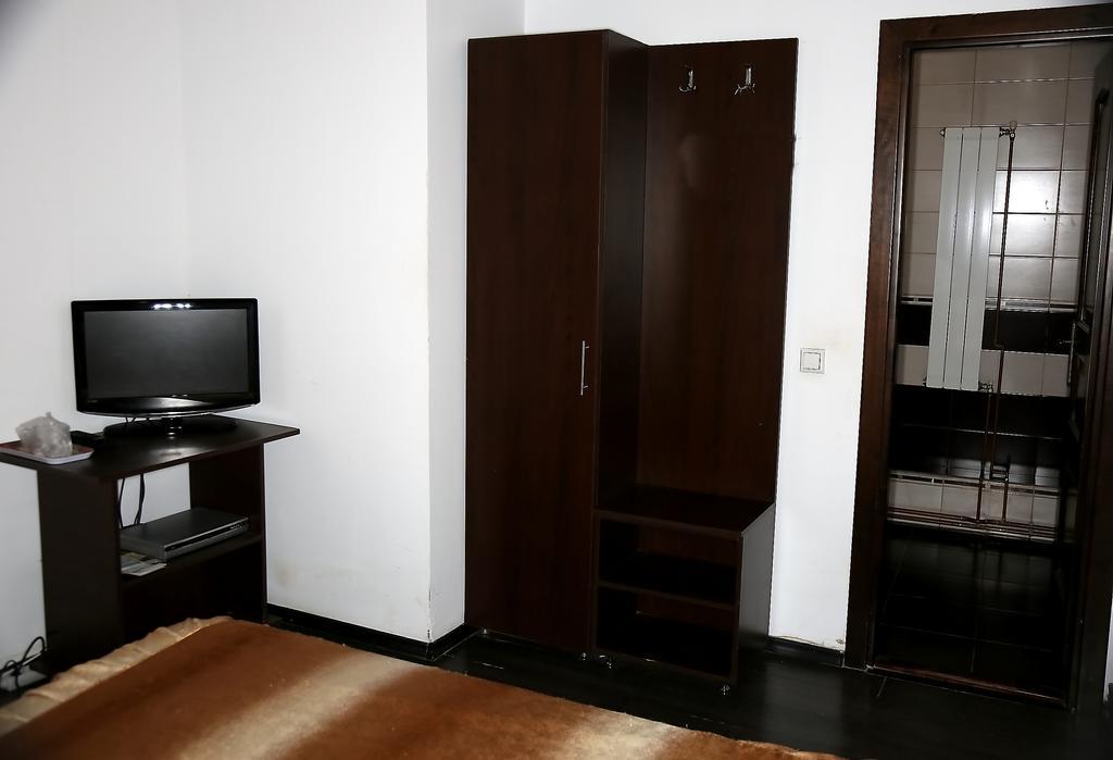 Hotel Zara โรมาน ภายนอก รูปภาพ